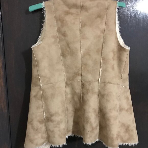 Lord & Taylor Ladies Faux Leather Vest Size XS. NWT - Picture 2 of 2